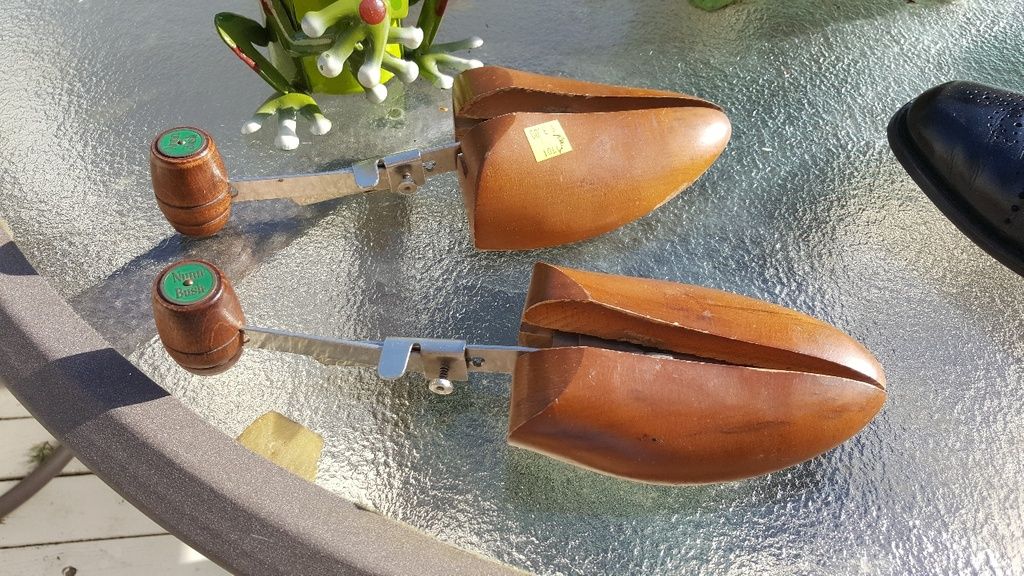 bass shoe trees