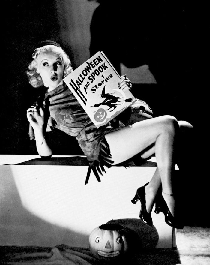 betty-grable-vintage-halloween-pinup_zps