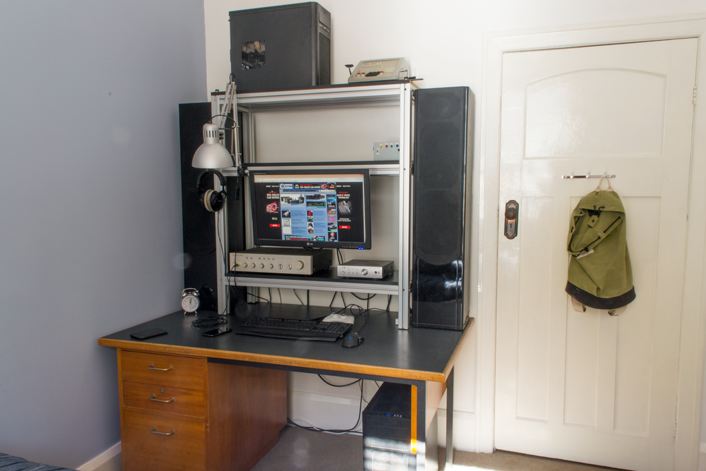 desk_setup_zpsisjtnjxd.png